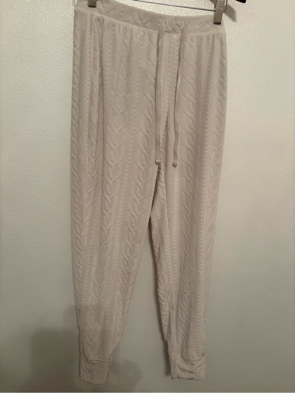cupcakes & cashmere Cable Knit Jogger Pants in Cream S